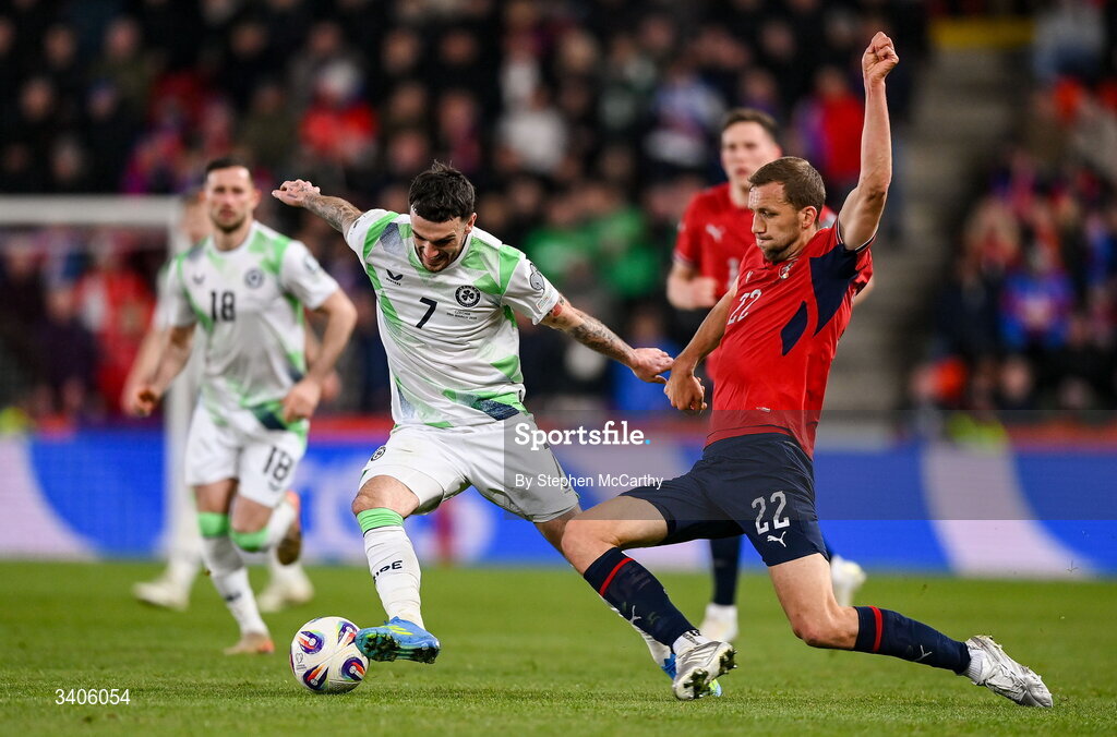 26 March 2026; Troy Parrott of Republic of Ireland in action against Tomáš Soucek of Czechia during the FIFA World Cup 2026 European Qualifiers play-off semi-final match between Czechia and Republic of Ireland at Fortuna Arena in Prague, Czechia. Photo by Stephen McCarthy/Sportsfile