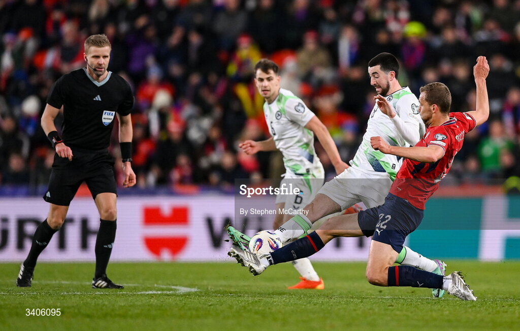 26 March 2026; Finn Azaz of Republic of Ireland in action against Tomáš Soucek of Czechia during the FIFA World Cup 2026 European Qualifiers play-off semi-final match between Czechia and Republic of Ireland at Fortuna Arena in Prague, Czechia. Photo by Stephen McCarthy/Sportsfile