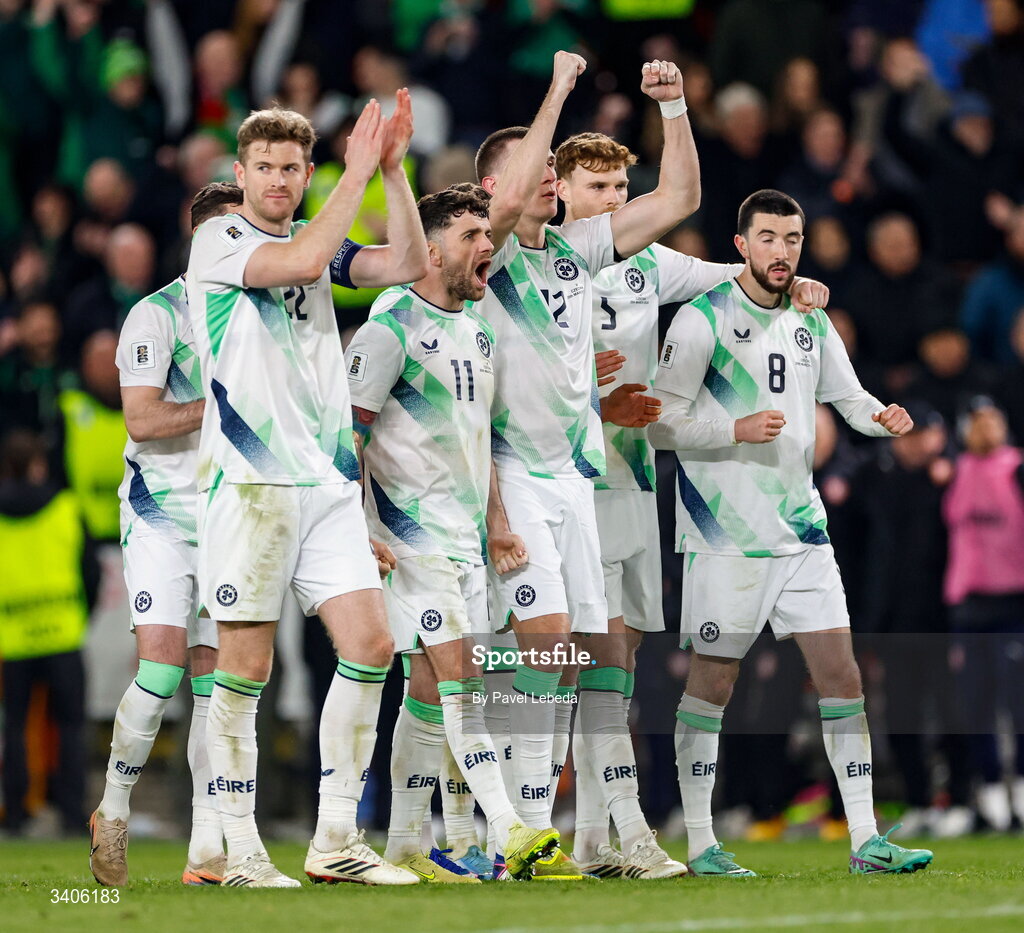 26 March 2026; Republic of Ireland players celebrayte after teammate Troy Parrott scores a penalty in the penalty shootout during the FIFA World Cup 2026 European Qualifiers play-off semi-final match between Czechia and Republic of Ireland at Fortuna Arena in Prague, Czechia. Photo by Pavel Lebeda/Sportsfile