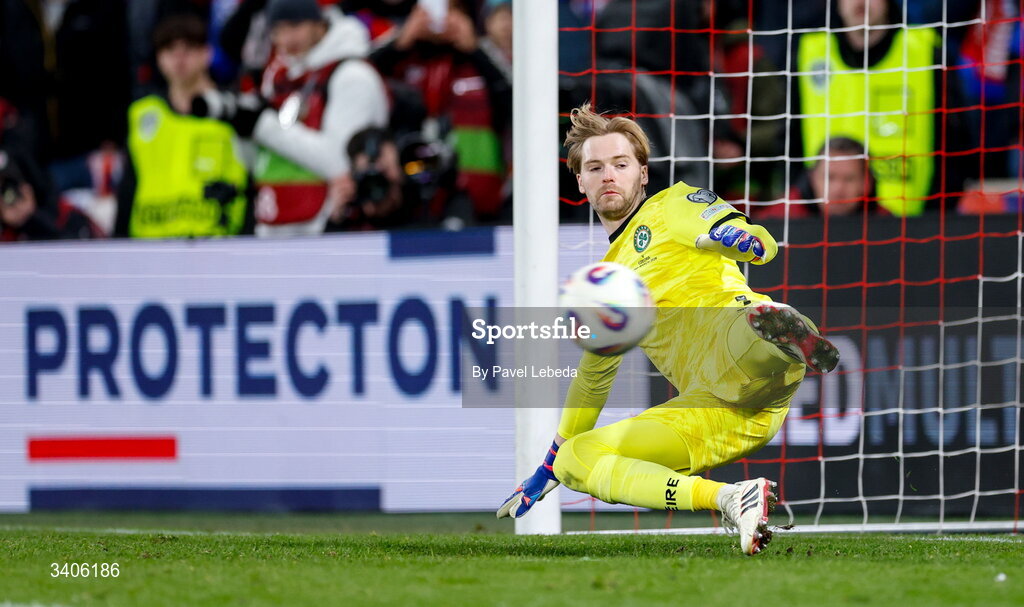 26 March 2026; Republic of Ireland goalkeeper Caoimhin Kelleher during the penalty shootout during the FIFA World Cup 2026 European Qualifiers play-off semi-final match between Czechia and Republic of Ireland at Fortuna Arena in Prague, Czechia. Photo by Pavel Lebeda/Sportsfile