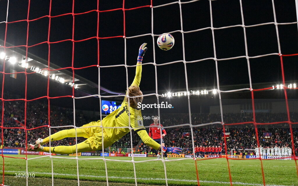 26 March 2026; Republic of Ireland goalkeeper Caoimhin Kelleher attempts to save the penalty of Ladislav Krejcí of Czechia in the penalty shoot out during the FIFA World Cup 2026 European Qualifiers play-off semi-final match between Czechia and Republic of Ireland at Fortuna Arena in Prague, Czechia. Photo by Seb Daly/Sportsfile