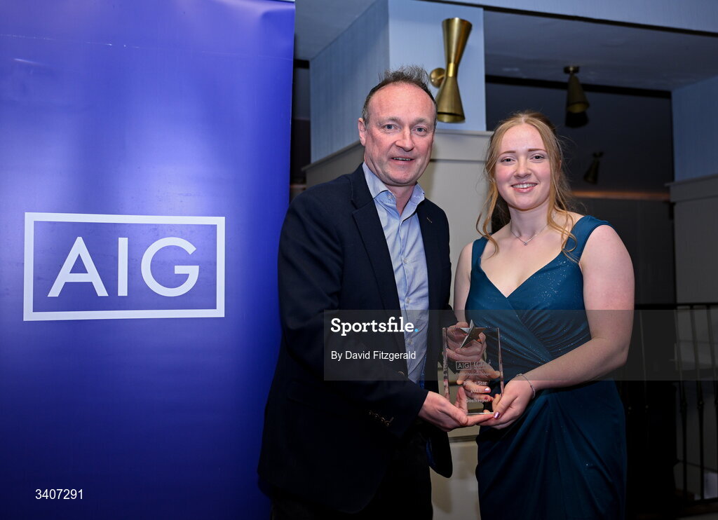 27 March 2026; Anna Draper of Coventry University is presented with her 2026 AIG HEC Rising Stars award by John Gillick, Head of Consumer Marketing and Sponsorship, AIG Ireland, at the 2026 AIG HEC All-Stars and Rising Stars evening, at the Dublin Bonnington Hotel. Photo by David Fitzgerald/Sportsfile