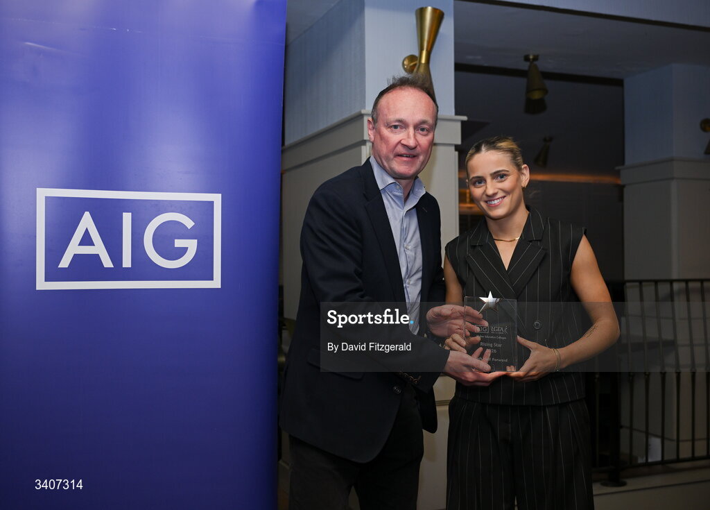 27 March 2026; Saoirse Delaney of ATU Galway is presented with her 2026 AIG HEC Rising Stars award by John Gillick, Head of Consumer Marketing and Sponsorship, AIG Ireland, at the 2026 AIG HEC All-Stars and Rising Stars evening, at the Dublin Bonnington Hotel. Photo by David Fitzgerald/Sportsfile