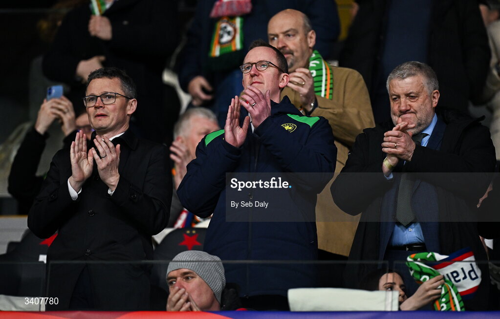 26 March 2026; FAI chief executive officer David Courell, centre, with Minister for Arts, Media, Communications, Culture and Sport Patrick O'Donovan TD, left, and FAI President Paul Cooke, right, before the FIFA World Cup 2026 European Qualifiers play-off semi-final match between Czechia and Republic of Ireland at Fortuna Arena in Prague, Czechia. Photo by Seb Daly/Sportsfile