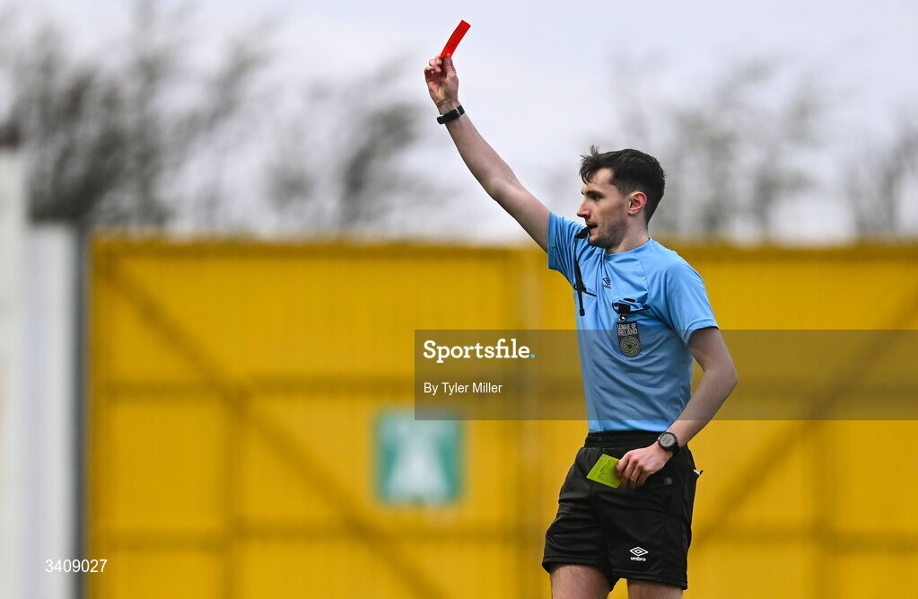 28 March 2026; Referee Ryan Maher shows a red card after a second yellow card to Freya De Mange of Wexford, not pictured, during the SSE Airtricity Women's Premier Division match between Galway United and Wexford at Eamonn Deacy Park in Galway. Photo by Tyler Miller/Sportsfile
