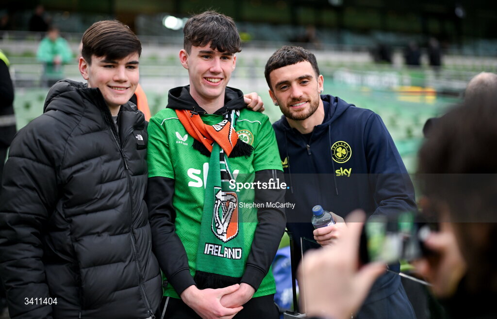31 March 2026; Republic of Ireland supporter Andrew Molloy, left, and Alex Barry with Troy Parrott of Republic of Ireland before the international friendly match between Republic of Ireland and North Macedonia at Aviva Stadium in Dublin. Photo by Stephen McCarthy/Sportsfile