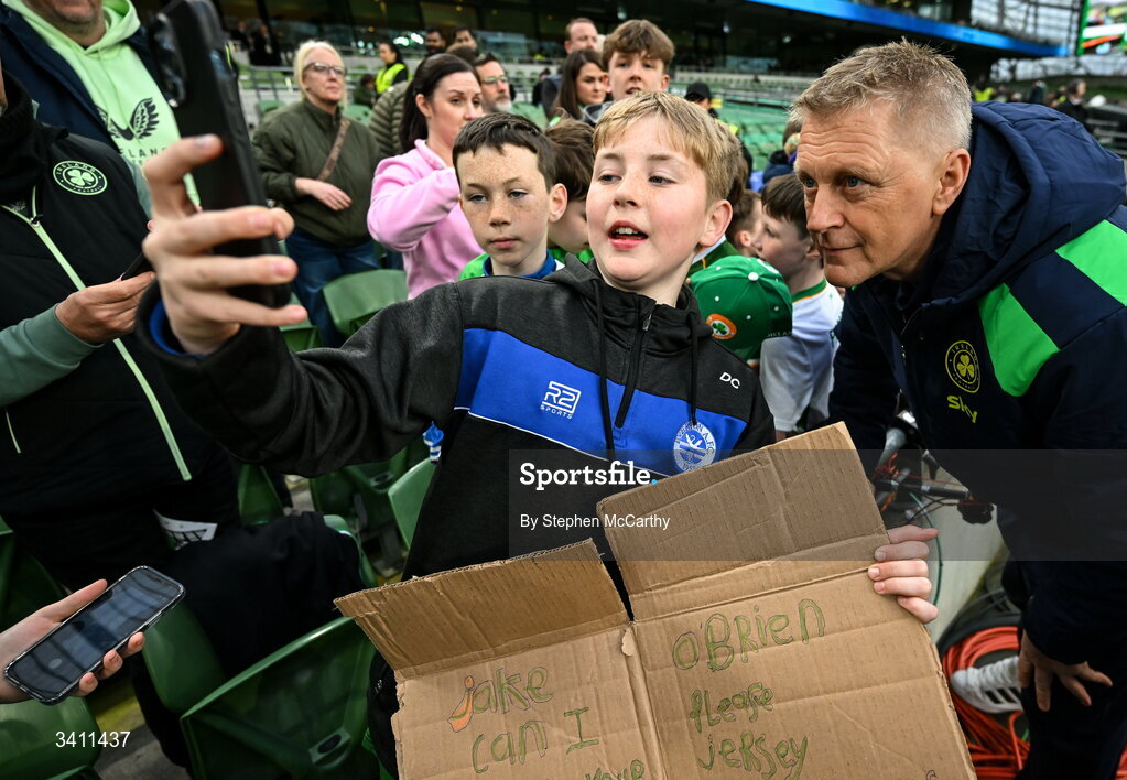 31 March 2026; Republic of Ireland head coach Heimir Hallgrimsson poses fora seflie with a supporter before the international friendly match between Republic of Ireland and North Macedonia at Aviva Stadium in Dublin. Photo by Stephen McCarthy/Sportsfile