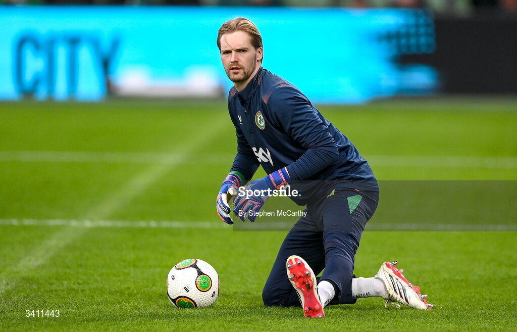 31 March 2026; Republic of Ireland goalkeeper Caoimhin Kelleher warms up before the international friendly match between Republic of Ireland and North Macedonia at Aviva Stadium in Dublin. Photo by Stephen McCarthy/Sportsfile