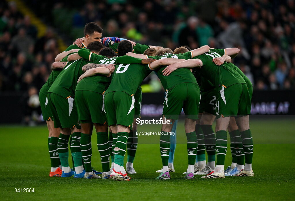 31 March 2026; Republic of Ireland players huddle before the international friendly match between Republic of Ireland and North Macedonia at Aviva Stadium in Dublin. Photo by Stephen McCarthy/Sportsfile