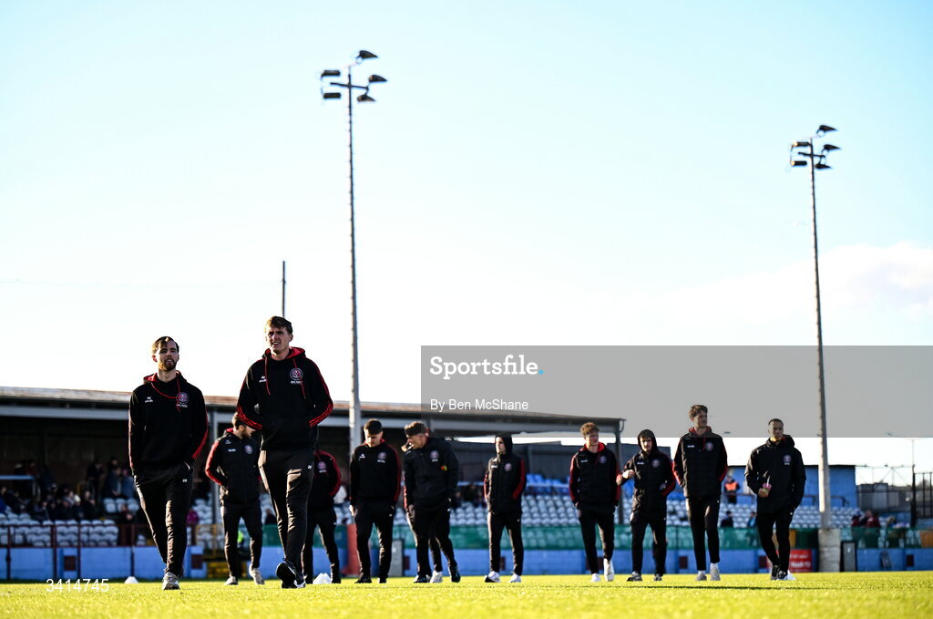 3 April 2026; Bohemians players walk the pitch before the SSE Airtricity Men's Premier Division match between Drogheda United and Bohemians at Sullivan & Lambe Park in Drogheda, Louth. Photo by Ben McShane/Sportsfile