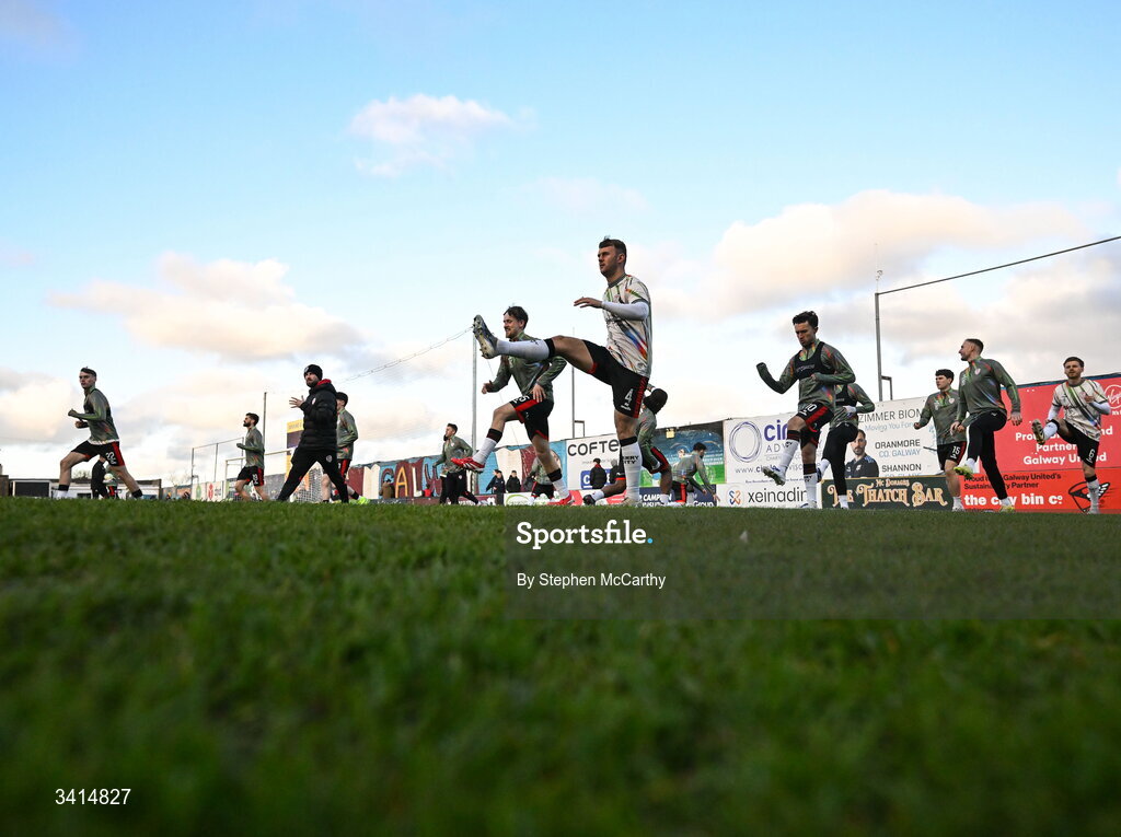 3 April 2026; Jamie Stott and Derry City team-mates warm up before the SSE Airtricity Men's Premier Division match between Galway United and Derry City at Eamonn Deacy Park in Galway. Photo by Stephen McCarthy/Sportsfile