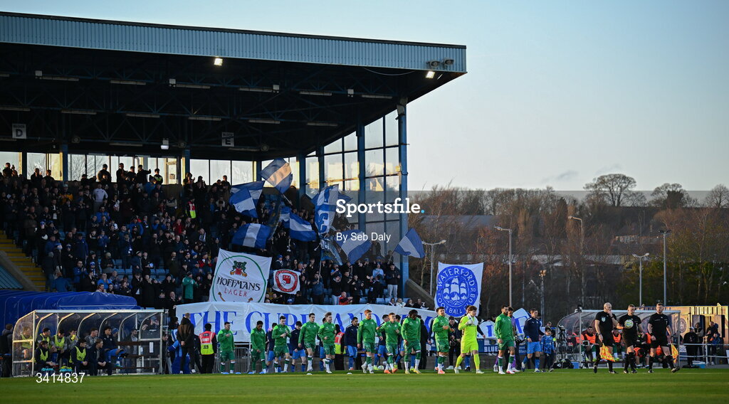 3 April 2026; Players and officials make their way onto the pitch before the SSE Airtricity Men's Premier Division match between Waterford and Shamrock Rovers at the RSC in Waterford. Photo by Seb Daly/Sportsfile