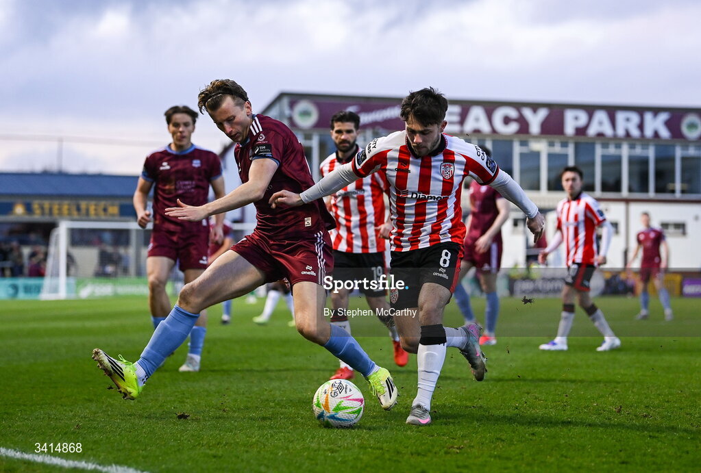 3 April 2026; Adam O'Reilly of Derry City in action against David Hurley of Galway United during the SSE Airtricity Men's Premier Division match between Galway United and Derry City at Eamonn Deacy Park in Galway. Photo by Stephen McCarthy/Sportsfile