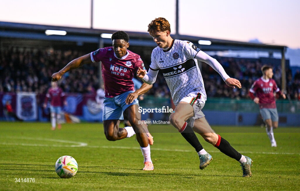 3 April 2026; Senan Mullen of Bohemians in action against Edwin Agbaje of Drogheda United during the SSE Airtricity Men's Premier Division match between Drogheda United and Bohemians at Sullivan & Lambe Park in Drogheda, Louth. Photo by Ben McShane/Sportsfile