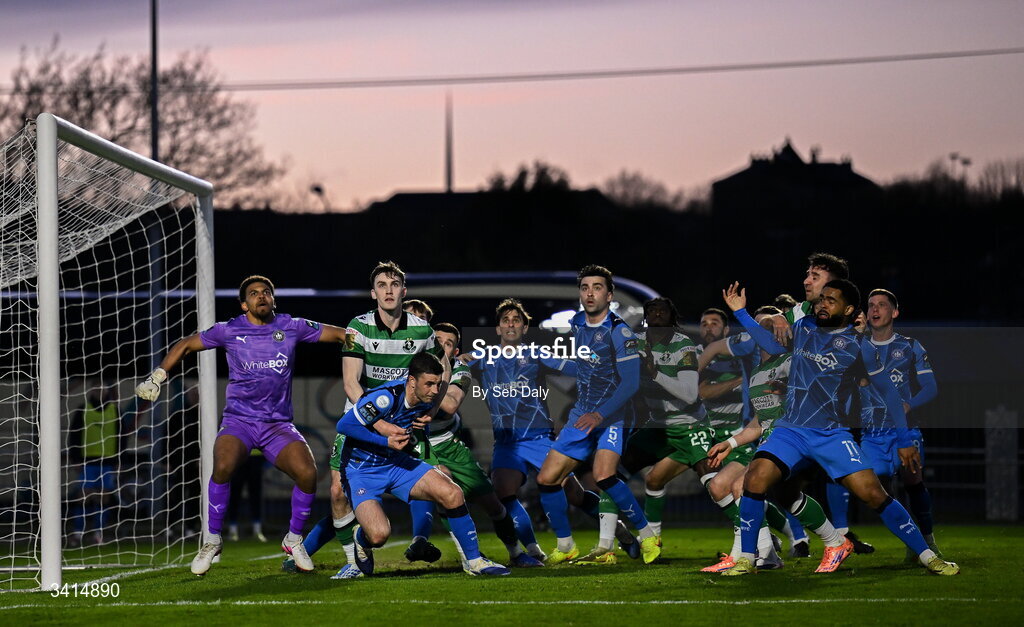 3 April 2026; Waterford and Shamrock Rovers players await a set piece during the SSE Airtricity Men's Premier Division match between Waterford and Shamrock Rovers at the RSC in Waterford. Photo by Seb Daly/Sportsfile