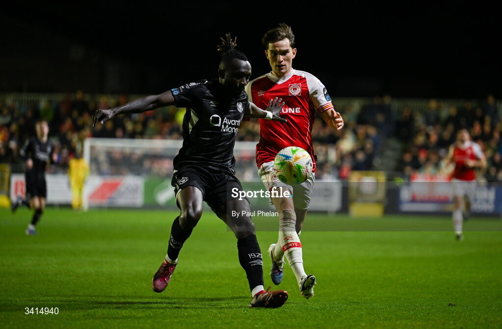 3 April 2026; Jeannot Esua of Sligo Rovers in action against Anto Breslin of St Patrick's Athletic during the SSE Airtricity Men's Premier Division match between St Patrick's Athletic and Sligo Rovers at Richmond Park in Dublin. Photo by Paul Phelan/Sportsfile