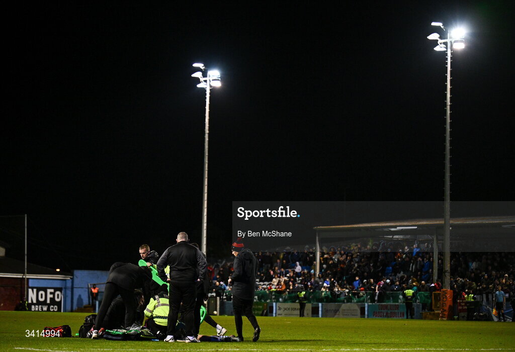 3 April 2026; Shane Farrell of Drogheda United receives medical attention during the SSE Airtricity Men's Premier Division match between Drogheda United and Bohemians at Sullivan & Lambe Park in Drogheda, Louth. Photo by Ben McShane/Sportsfile