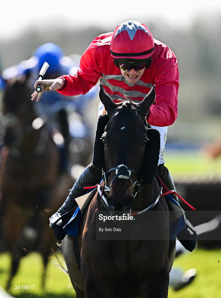 5 April 2026; Katie Daniels, with Ben Harvey up, on their way to winning the Cawley Furniture Novice Handicap Hurdle during day two of the Fairyhouse Easter Festival at Fairyhouse Racecourse in Ratoath, Meath. Photo by Seb Daly/Sportsfile