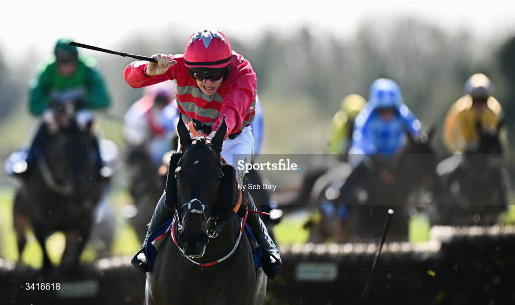 5 April 2026; Katie Daniels, with Ben Harvey up, on their way to winning the Cawley Furniture Novice Handicap Hurdle during day two of the Fairyhouse Easter Festival at Fairyhouse Racecourse in Ratoath, Meath. Photo by Seb Daly/Sportsfile