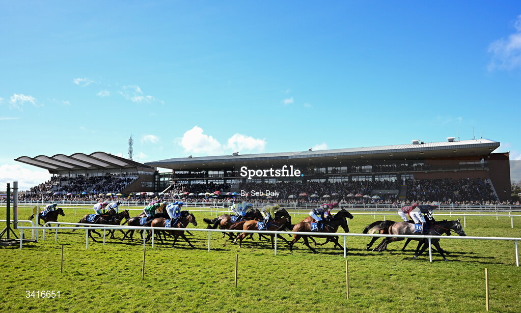 5 April 2026; Runners and riders during the Cawley Furniture Novice Handicap Hurdle during day two of the Fairyhouse Easter Festival at Fairyhouse Racecourse in Ratoath, Meath. Photo by Seb Daly/Sportsfile