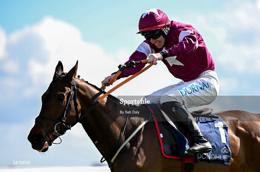 5 April 2026; Koktail Brut, with Jack Kennedy up, on their way to winning the Donohue Marquees Novice Hurdle during day two of the Fairyhouse Easter Festival at Fairyhouse Racecourse in Ratoath, Meath. Photo by Seb Daly/Sportsfile
