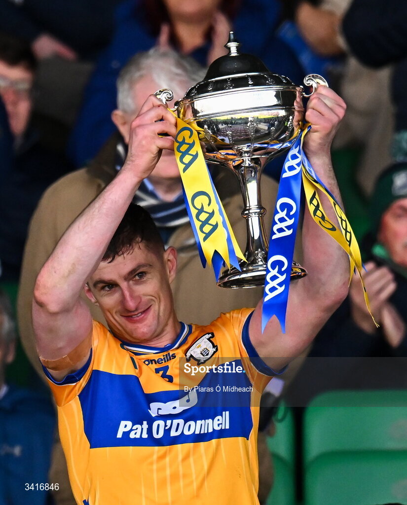 5 April 2026; Clare captain Conor Cleary lifts the cup after his side's victory in the Allianz Hurling League Division 1B final match between Clare and Dublin at TUS Gaelic Grounds in Limerick. Photo by Piaras Ó Mídheach/Sportsfile