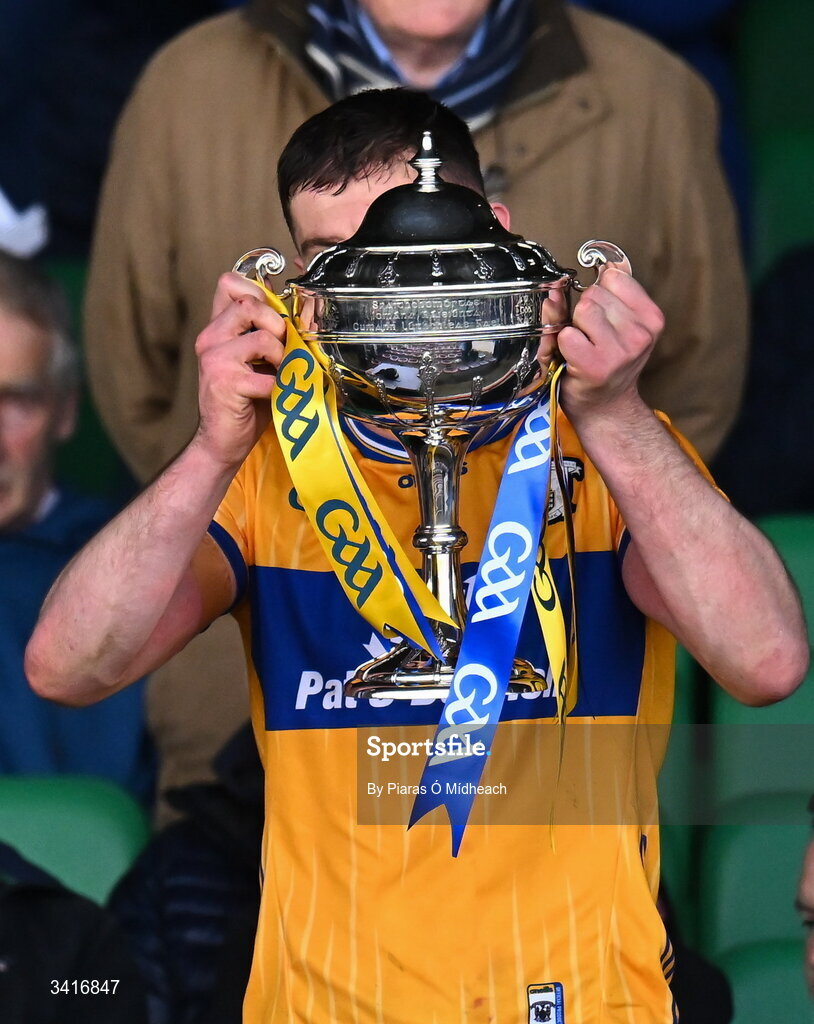5 April 2026; Clare captain Conor Cleary lifts the cup after his side's victory in the Allianz Hurling League Division 1B final match between Clare and Dublin at TUS Gaelic Grounds in Limerick. Photo by Piaras Ó Mídheach/Sportsfile