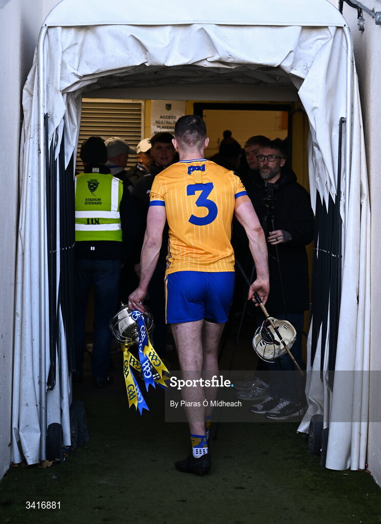 5 April 2026; Clare captain Conor Cleary brings the cup to the dressing room after victory in the Allianz Hurling League Division 1B final match between Clare and Dublin at TUS Gaelic Grounds in Limerick. Photo by Piaras Ó Mídheach/Sportsfile