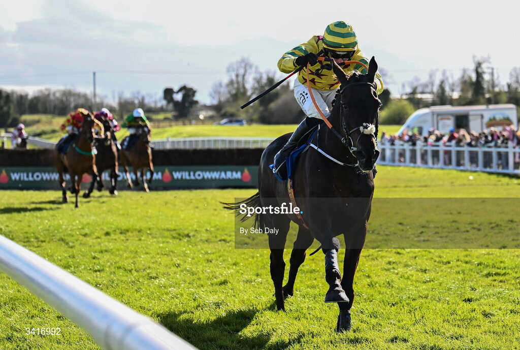 5 April 2026; Come Walk With Me, with Donagh Meyler up, on their way to winning the BOYLE Sports Novice Handicap Steeplechase during day two of the Fairyhouse Easter Festival at Fairyhouse Racecourse in Ratoath, Meath. Photo by Seb Daly/Sportsfile