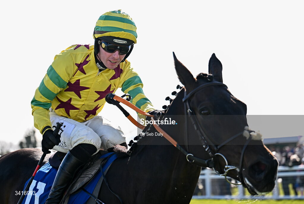 5 April 2026; Come Walk With Me, with Donagh Meyler up, on their way to winning the BOYLE Sports Novice Handicap Steeplechase during day two of the Fairyhouse Easter Festival at Fairyhouse Racecourse in Ratoath, Meath. Photo by Seb Daly/Sportsfile
