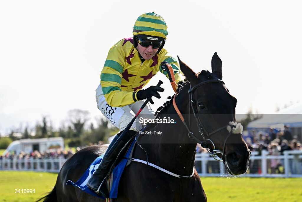 5 April 2026; Come Walk With Me, with Donagh Meyler up, on their way to winning the BOYLE Sports Novice Handicap Steeplechase during day two of the Fairyhouse Easter Festival at Fairyhouse Racecourse in Ratoath, Meath. Photo by Seb Daly/Sportsfile