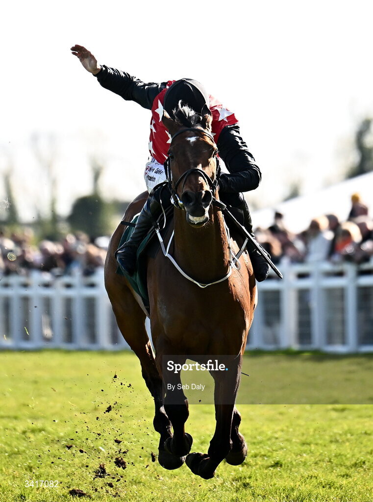 5 April 2026; Jockey Cian Quirke and mount Fleur In The Park on their way to winning the WillowWarm Gold Cup during day two of the Fairyhouse Easter Festival at Fairyhouse Racecourse in Ratoath, Meath. Photo by Seb Daly/Sportsfile