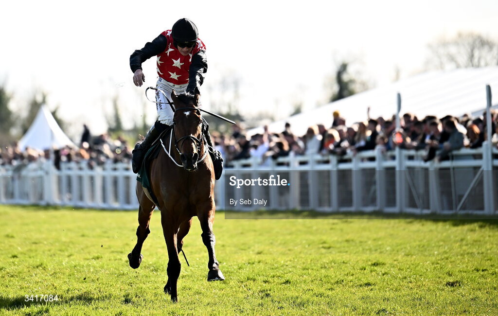 5 April 2026; Jockey Cian Quirke and mount Fleur In The Park on their way to winning the WillowWarm Gold Cup during day two of the Fairyhouse Easter Festival at Fairyhouse Racecourse in Ratoath, Meath. Photo by Seb Daly/Sportsfile