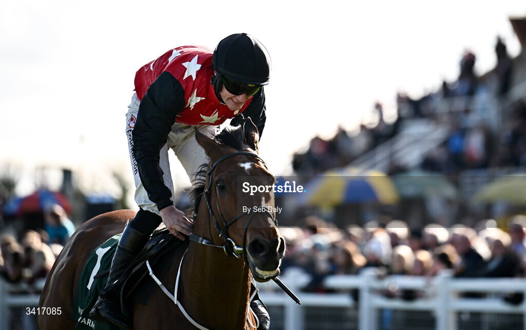 5 April 2026; Jockey Cian Quirke and mount Fleur In The Park on their way to winning the WillowWarm Gold Cup during day two of the Fairyhouse Easter Festival at Fairyhouse Racecourse in Ratoath, Meath. Photo by Seb Daly/Sportsfile