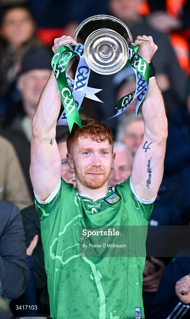 5 April 2026; Limerick captain Cian Lynch lifts the Croke Park after his side’s victory in the Allianz Hurling League Division 1A final match between Limerick and Cork at TUS Gaelic Grounds in Limerick. Photo by Piaras Ó Mídheach / SPORTSFILE