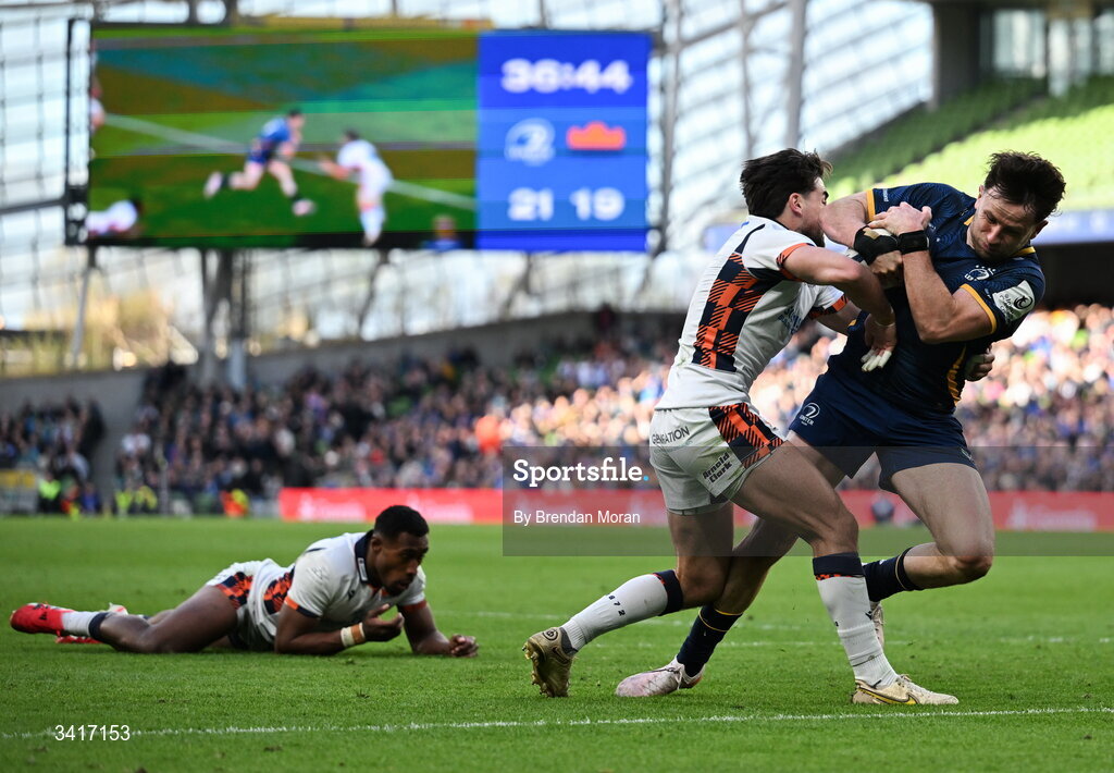 5 April 2026; Hugo Keenan of Leinster is tackled by Charlie Shiel of Edinburgh on the way to scoring his side's fourth try during the Investec Champions Cup match between Leinster and Edinburgh at the Aviva Stadium in Dublin. Photo by Brendan Moran/Sportsfile