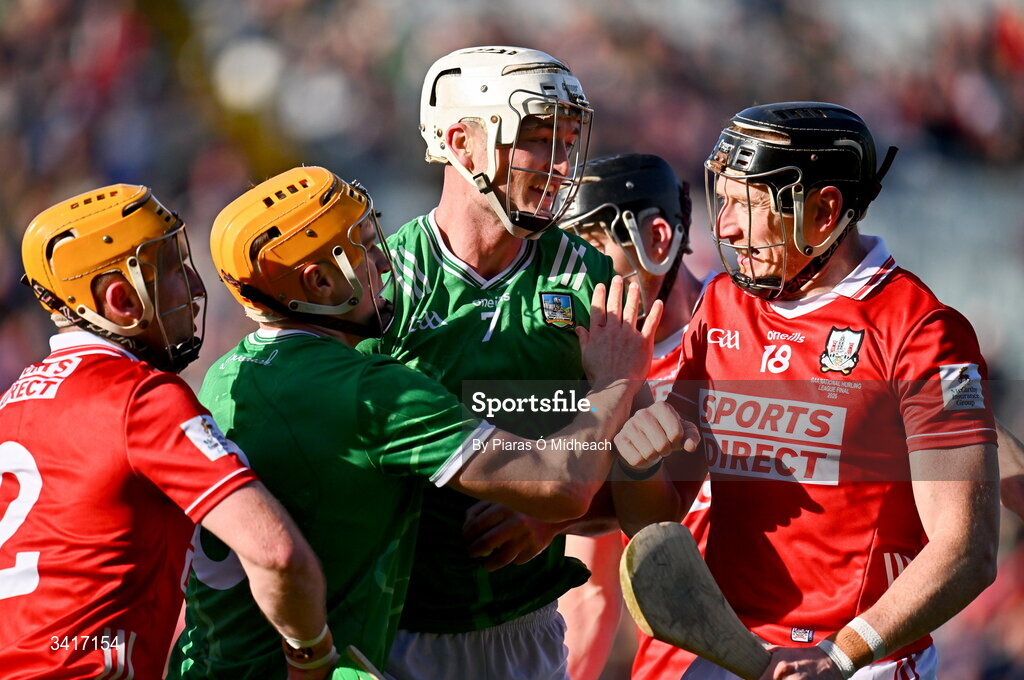 5 April 2026; Kyle Hayes of Limerick, centre, and Damien Cahalane of Cork, 18, tussle during the Allianz Hurling League Division 1A final match between Limerick and Cork at TUS Gaelic Grounds in Limerick. Photo by Piaras Ó Mídheach/Sportsfile