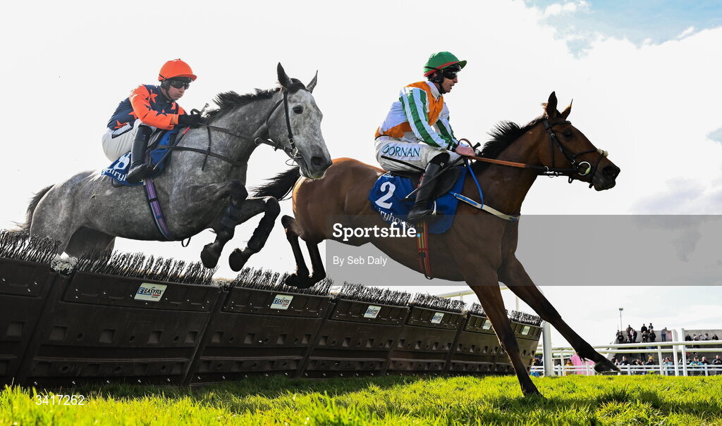 5 April 2026; Kingston Queen, left, with Jack Tudor up, and Amen Kate, right, with Jack Kennedy up, during the Irish Stallion Farms EBF Honeysuckle Mares Novice Hurdle on day two of the Fairyhouse Easter Festival at Fairyhouse Racecourse in Ratoath, Meath. Photo by Seb Daly/Sportsfile