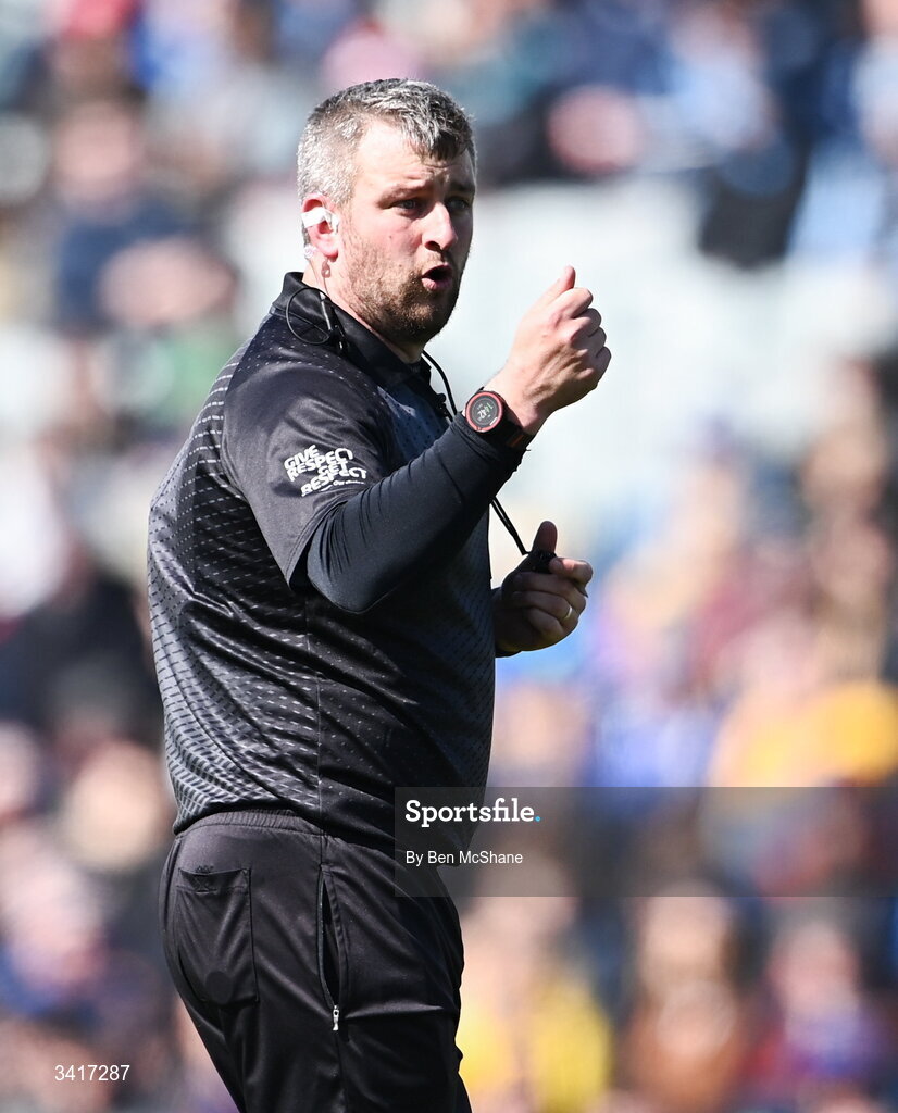 5 April 2026; Referee Thomas Walsh during the Allianz Hurling League Division 1B final match between Clare and Dublin at TUS Gaelic Grounds in Limerick. Photo by Ben McShane/Sportsfile