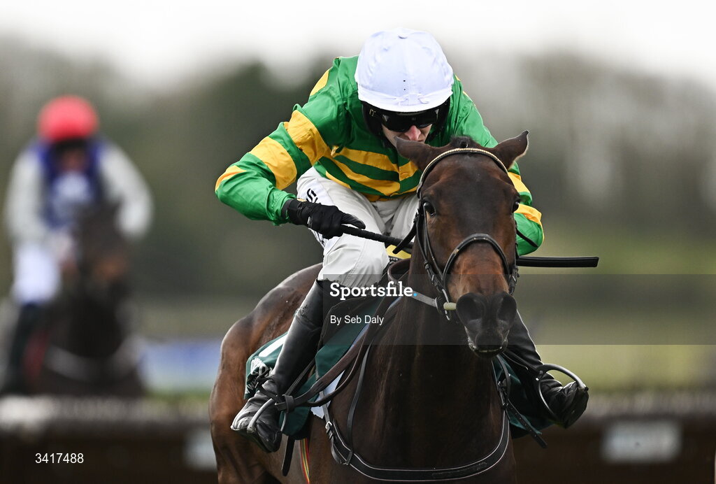 6 April 2026; Proactif, with Mark Walsh up, on their way to winning the O'Driscoll's Irish Whiskey Juvenile Hurdle during day three of the Fairyhouse Easter Festival at Fairyhouse Racecourse in Ratoath, Meath. Photo by Seb Daly/Sportsfile