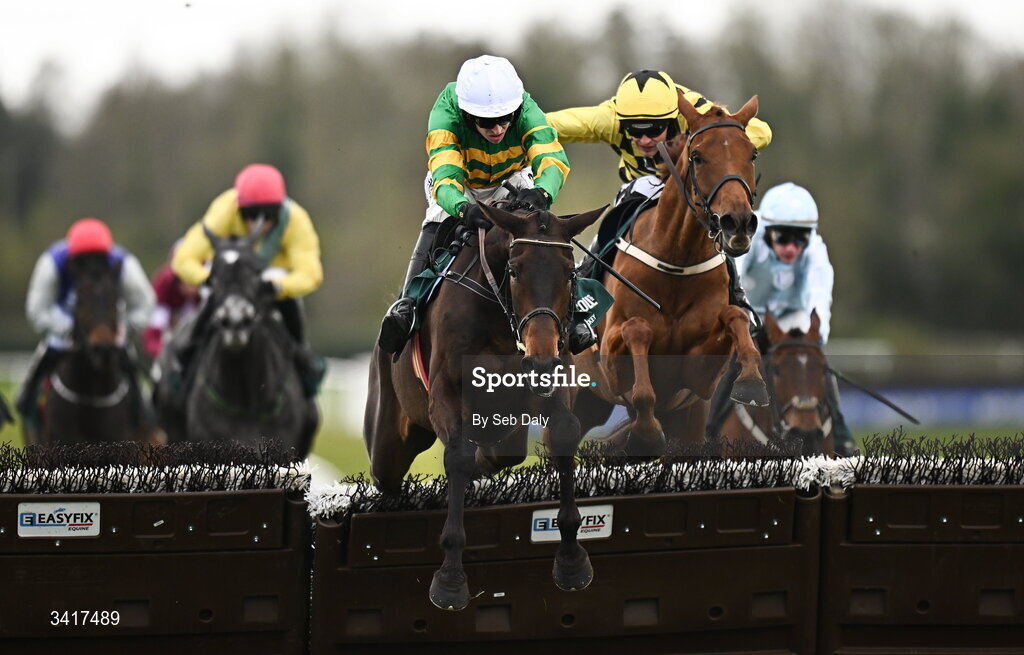 6 April 2026; Proactif, centre, with Mark Walsh up, jumps the last on their way to winning the O'Driscoll's Irish Whiskey Juvenile Hurdle during day three of the Fairyhouse Easter Festival at Fairyhouse Racecourse in Ratoath, Meath. Photo by Seb Daly/Sportsfile