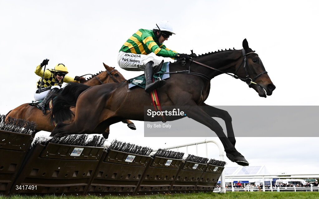 6 April 2026; Proactif, with Mark Walsh up, jumps the last on their way to winning the O'Driscoll's Irish Whiskey Juvenile Hurdle during day three of the Fairyhouse Easter Festival at Fairyhouse Racecourse in Ratoath, Meath. Photo by Seb Daly/Sportsfile