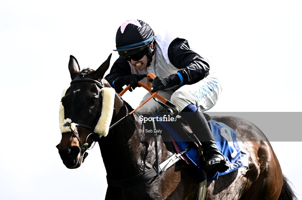6 April 2026; Slade Steel, with Darragh O'Keeffe up, on their way to winning the Rathbarry & Glenview Studs Hurdle during day three of the Fairyhouse Easter Festival at Fairyhouse Racecourse in Ratoath, Meath. Photo by Seb Daly/Sportsfile