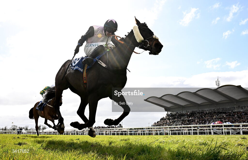 6 April 2026; Slade Steel, with Darragh O'Keeffe up, on their way to winning the Rathbarry & Glenview Studs Hurdle during day three of the Fairyhouse Easter Festival at Fairyhouse Racecourse in Ratoath, Meath. Photo by Seb Daly/Sportsfile