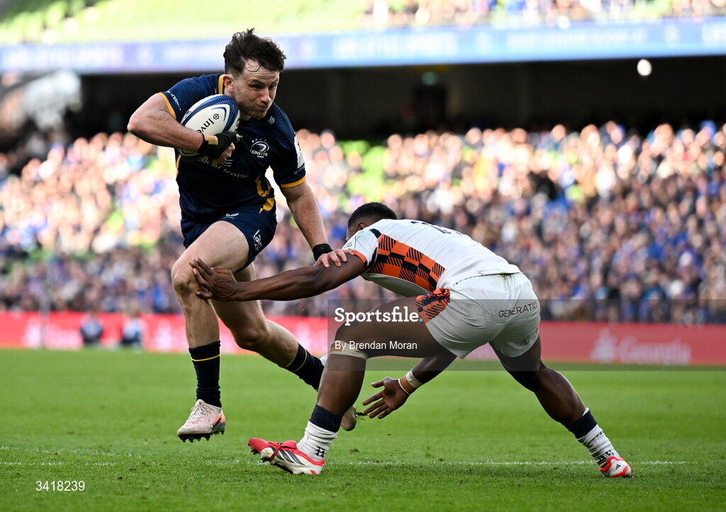 5 April 2026; Hugo Keenan of Leinster beats the tackle of Malelili Satala of Edinburgh on the wau to scoring his side's fourth try during the Investec Champions Cup match between Leinster and Edinburgh at the Aviva Stadium in Dublin. Photo by Brendan Moran/Sportsfile