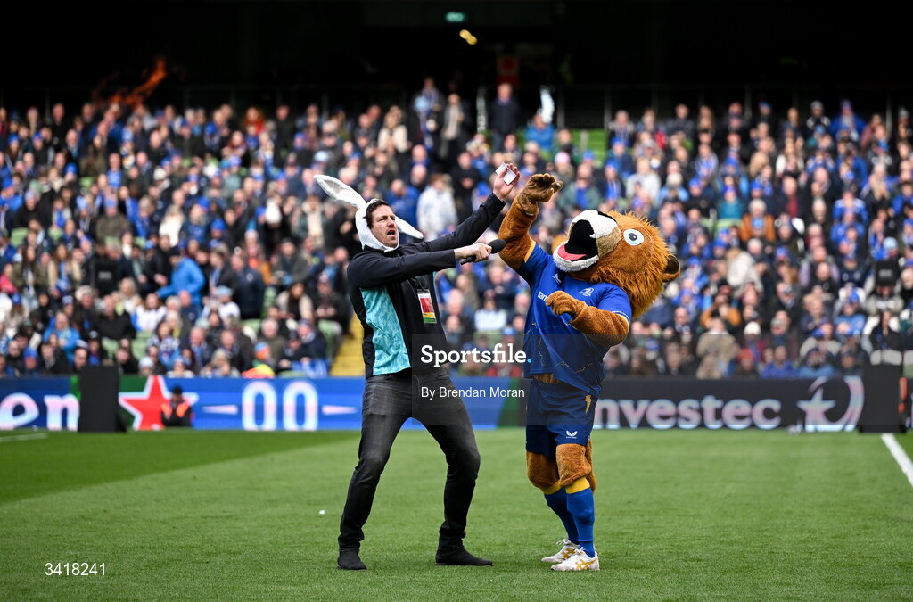5 April 2026; MC Mike McCarthy with Leo the Lion before the Investec Champions Cup match between Leinster and Edinburgh at the Aviva Stadium in Dublin. Photo by Brendan Moran/Sportsfile