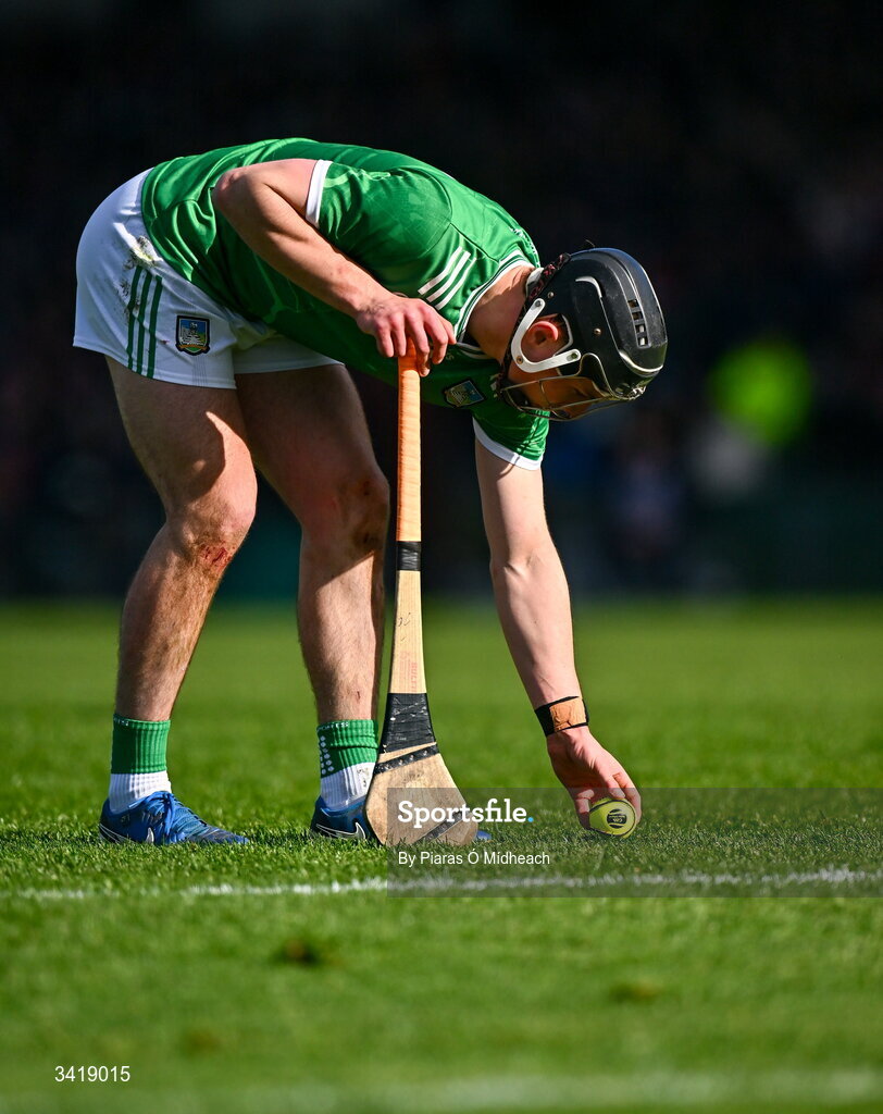 5 April 2026; Aidan O'Connor of Limerick prepares to take a free during the Allianz Hurling League Division 1A final match between Limerick and Cork at TUS Gaelic Grounds in Limerick. Photo by Piaras Ó Mídheach/Sportsfile
