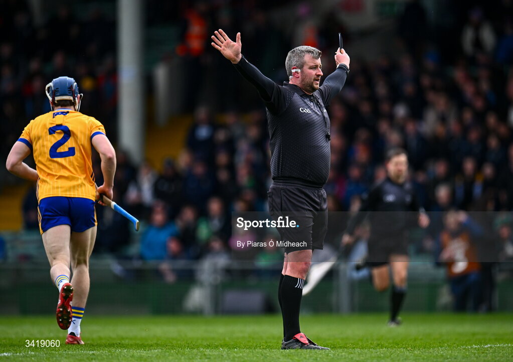 5 April 2026; Referee Thomas Walsh awards a penalty for Dublin, for a black card foul by Rory Hayes of Clare, 2, during the Allianz Hurling League Division 1B final match between Clare and Dublin at TUS Gaelic Grounds in Limerick. Photo by Piaras Ó Mídheach/Sportsfile