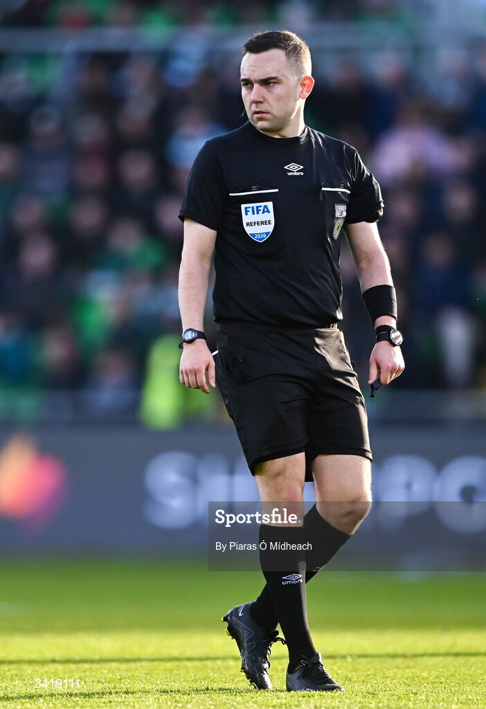 6 April 2026; Referee Kevin O'Sullivan during the SSE Airtricity Men's Premier Division match between Shamrock Rovers and Shelbourne at Tallaght Stadium in Dublin. Photo by Piaras Ó Mídheach/Sportsfile