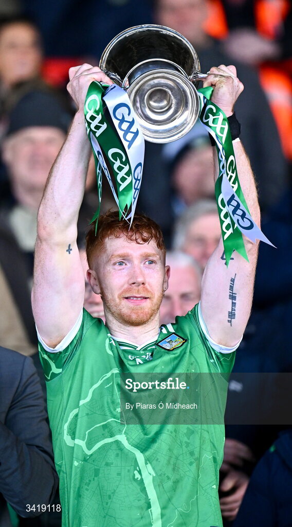 5 April 2026; Limerick captain Cian Lynch lifts the Croke Cup after his side's victory in the Allianz Hurling League Division 1A final match between Limerick and Cork at TUS Gaelic Grounds in Limerick. Photo by Piaras Ó Mídheach/Sportsfile
